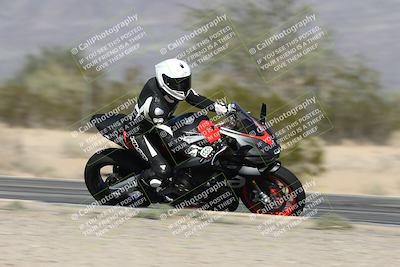 media/Dec-01-2025-Moto Forza (Mon) [[2daa91e15f]]/3-Beginner Group/Session 2 (Turn 7 Inside Pans)/